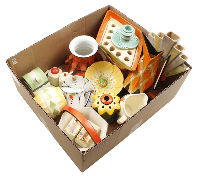 Doos met polychroom Art Deco aardewerk en porselein