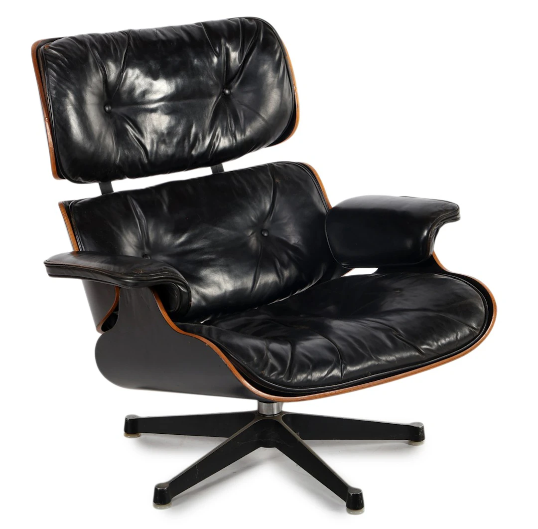 Gezwarte multiplex loungefauteuil met lederen bekleding op draaibare 5-sprant