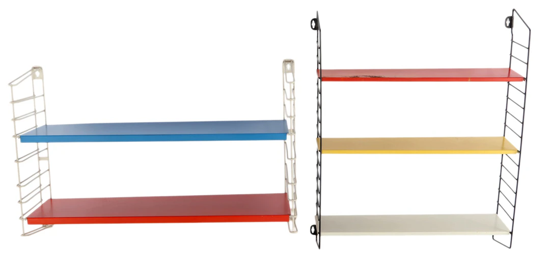 2 polychroom metalen wandrekken