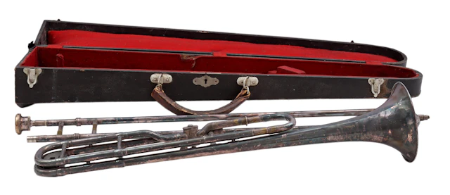 Schuiftrombone gemerkt Antoine Courtois in koffer 90 cm