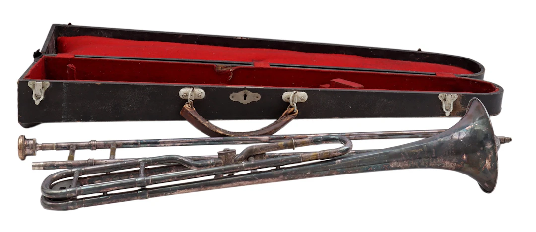 Schuiftrombone gemerkt Antoine Courtois in koffer 90 cm