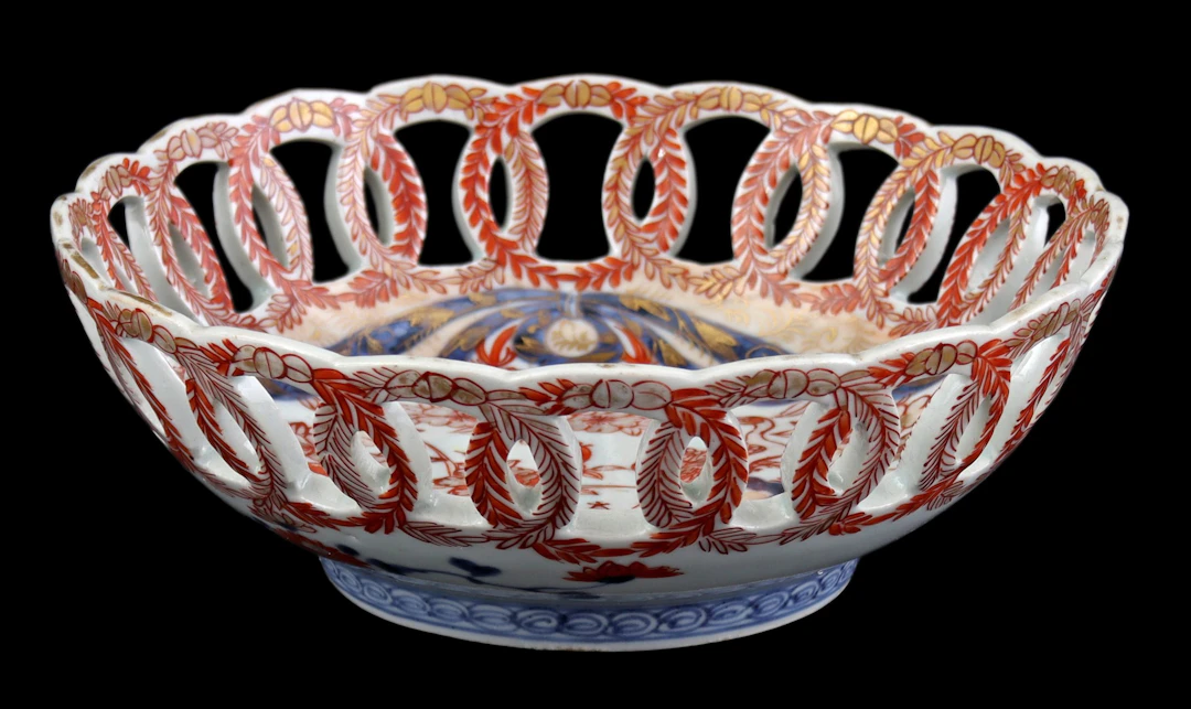 Porseleinen Imari schotel met ajour rand en decor van...