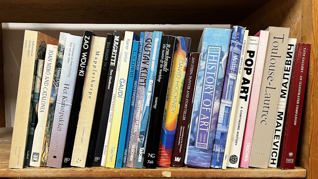 Kavel bestaande uit 26 kunstboeken in het Engels en Nederlands