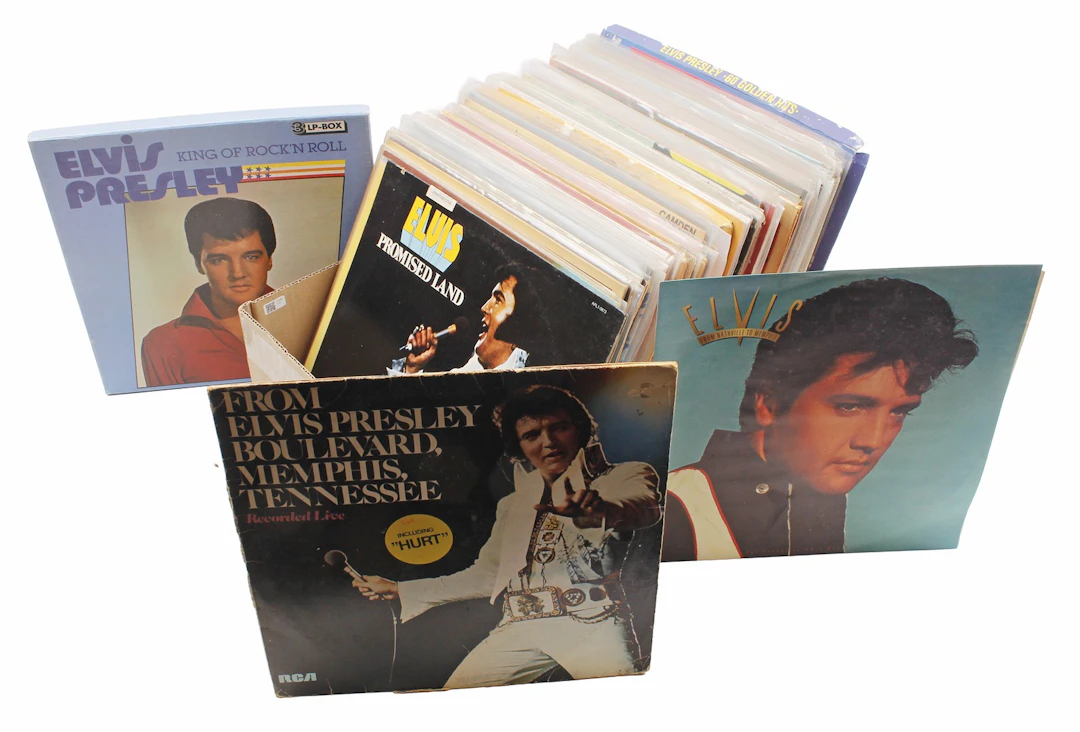 Doos Elvis Presley LP's waaronder Let's Be Friends en Moody Blue