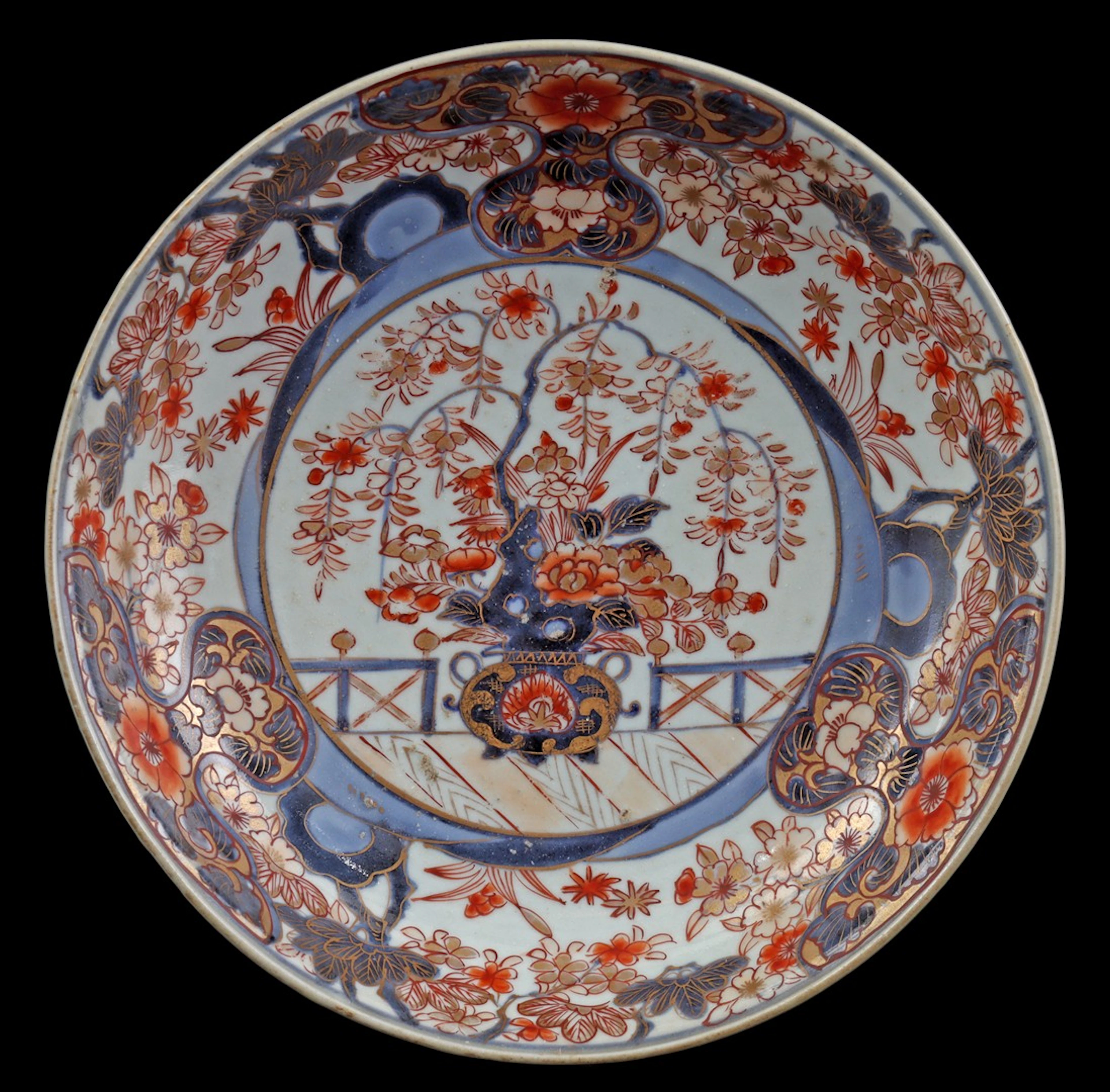Porseleinen Imari schotel met floraal decor