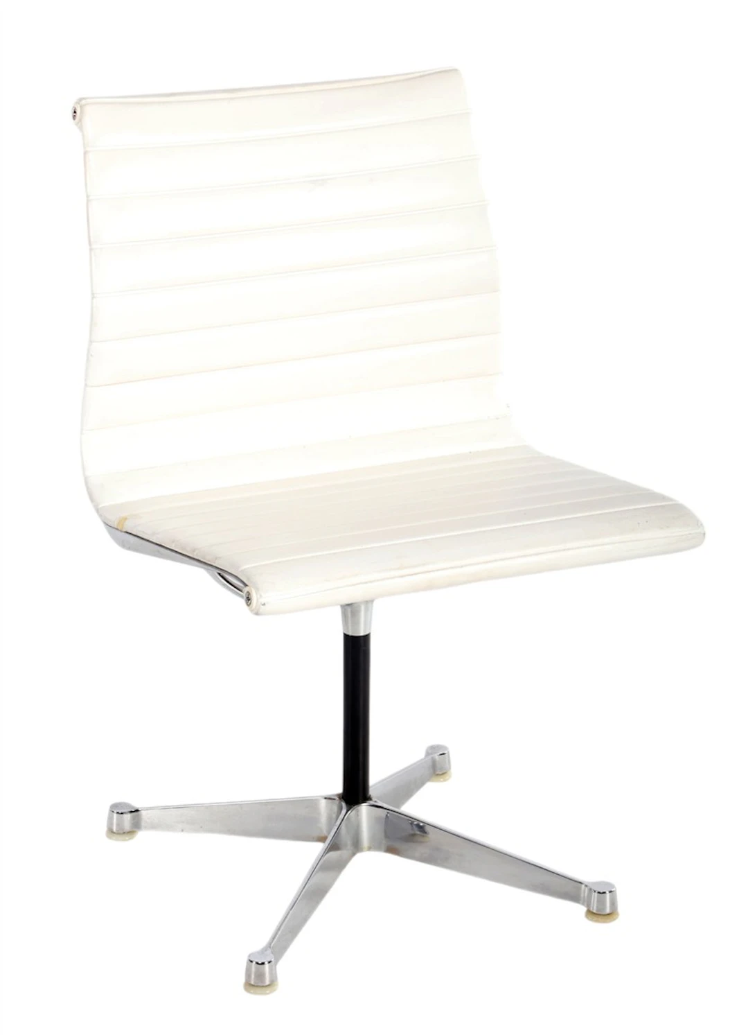 Aluminium draaistoel bekleed met wit kunstleder