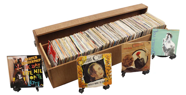 Kist met diverse singles