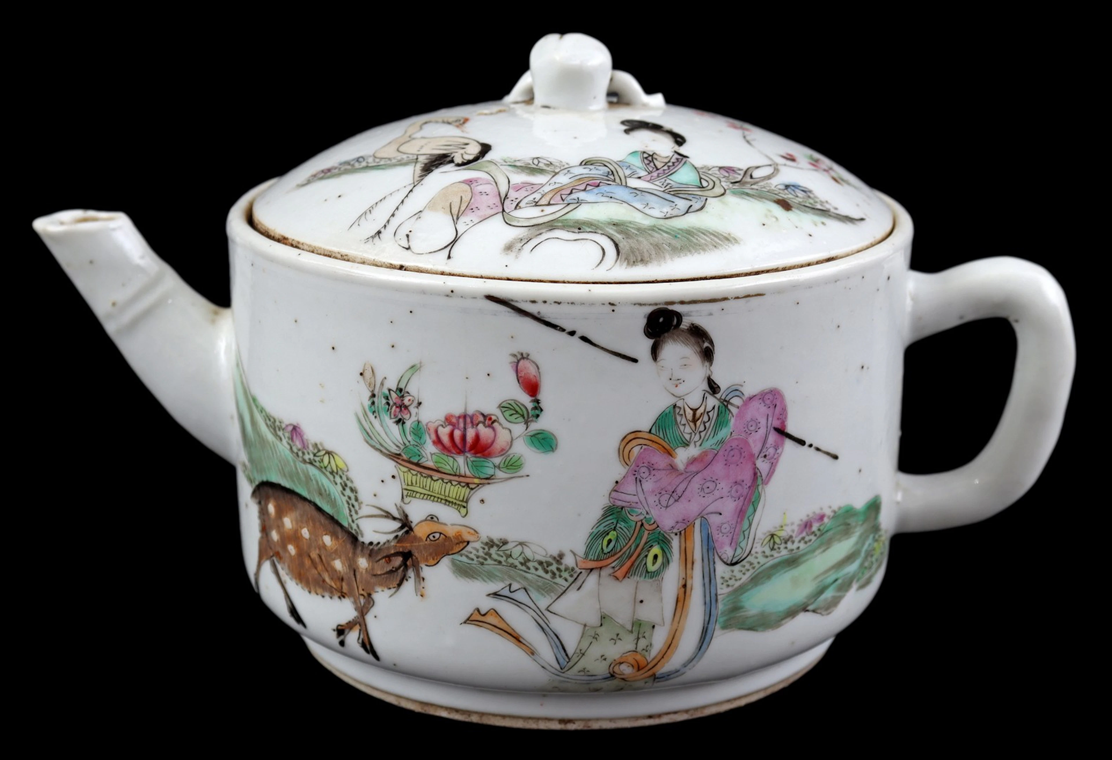 Porseleinen Famille Rose theepot met decor van lange lijs...