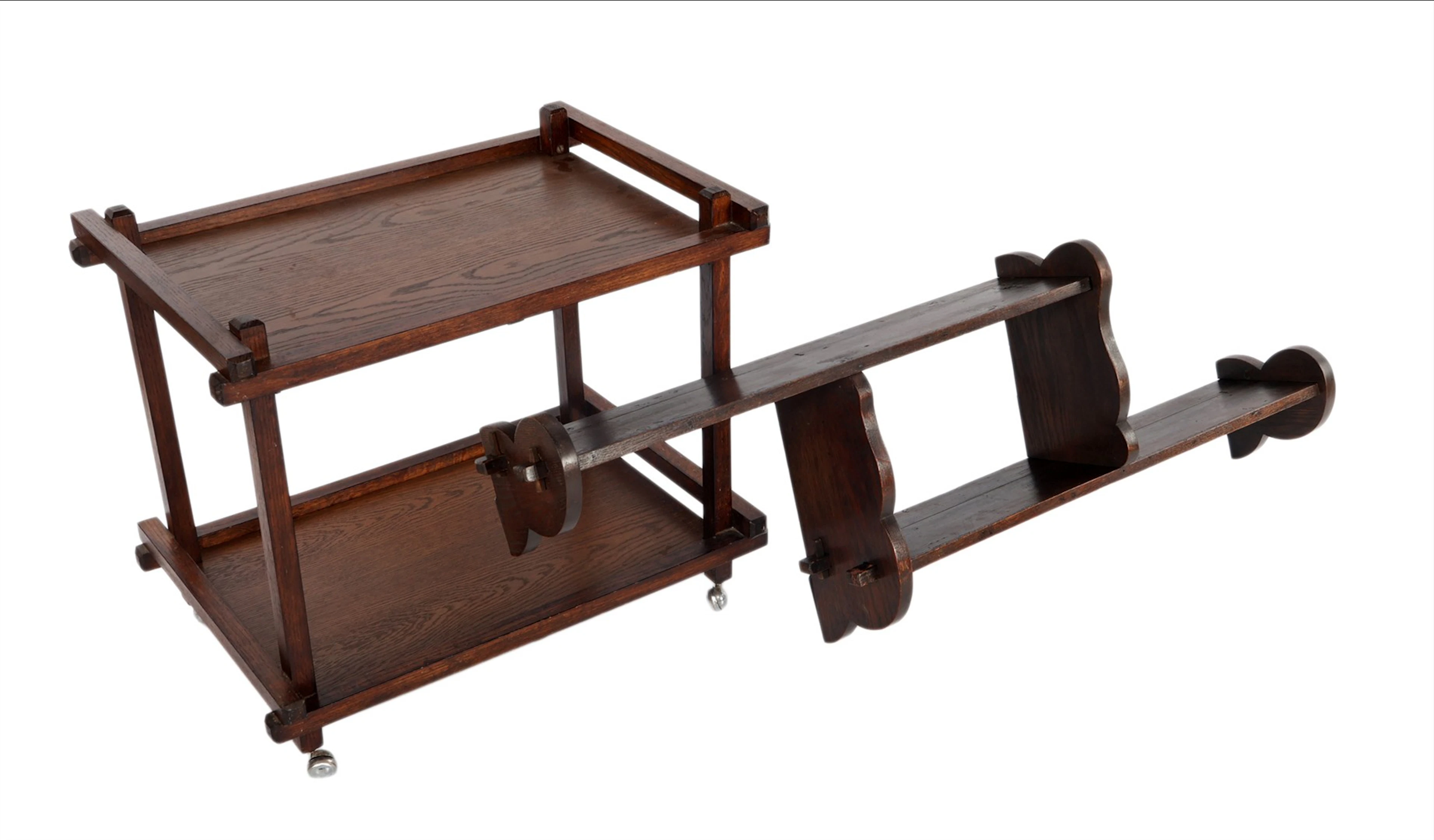 Eiken boekenschap en serveerwagen met onderschap