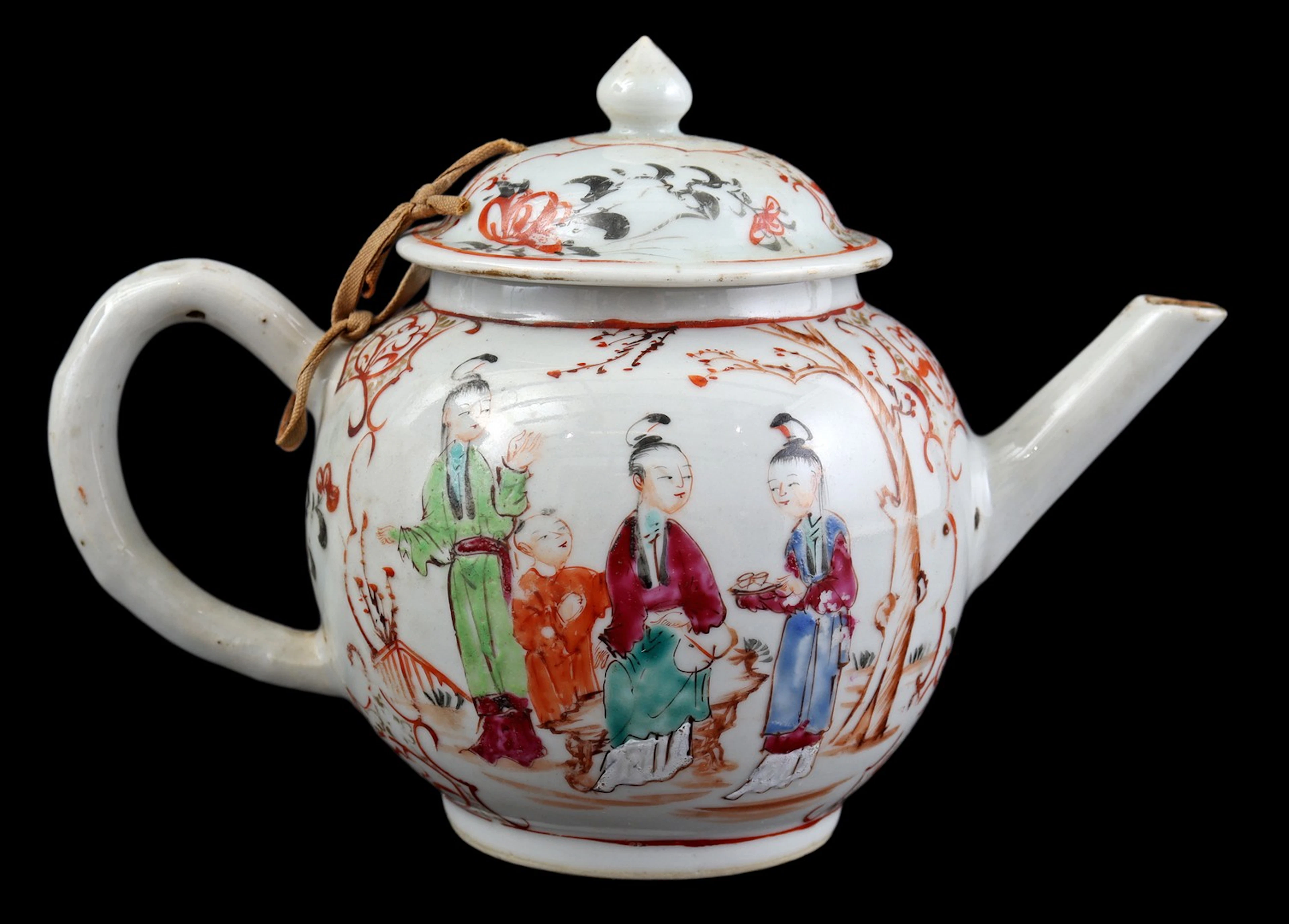 Porseleinen Famille Rose theepot met Mandarijn decor