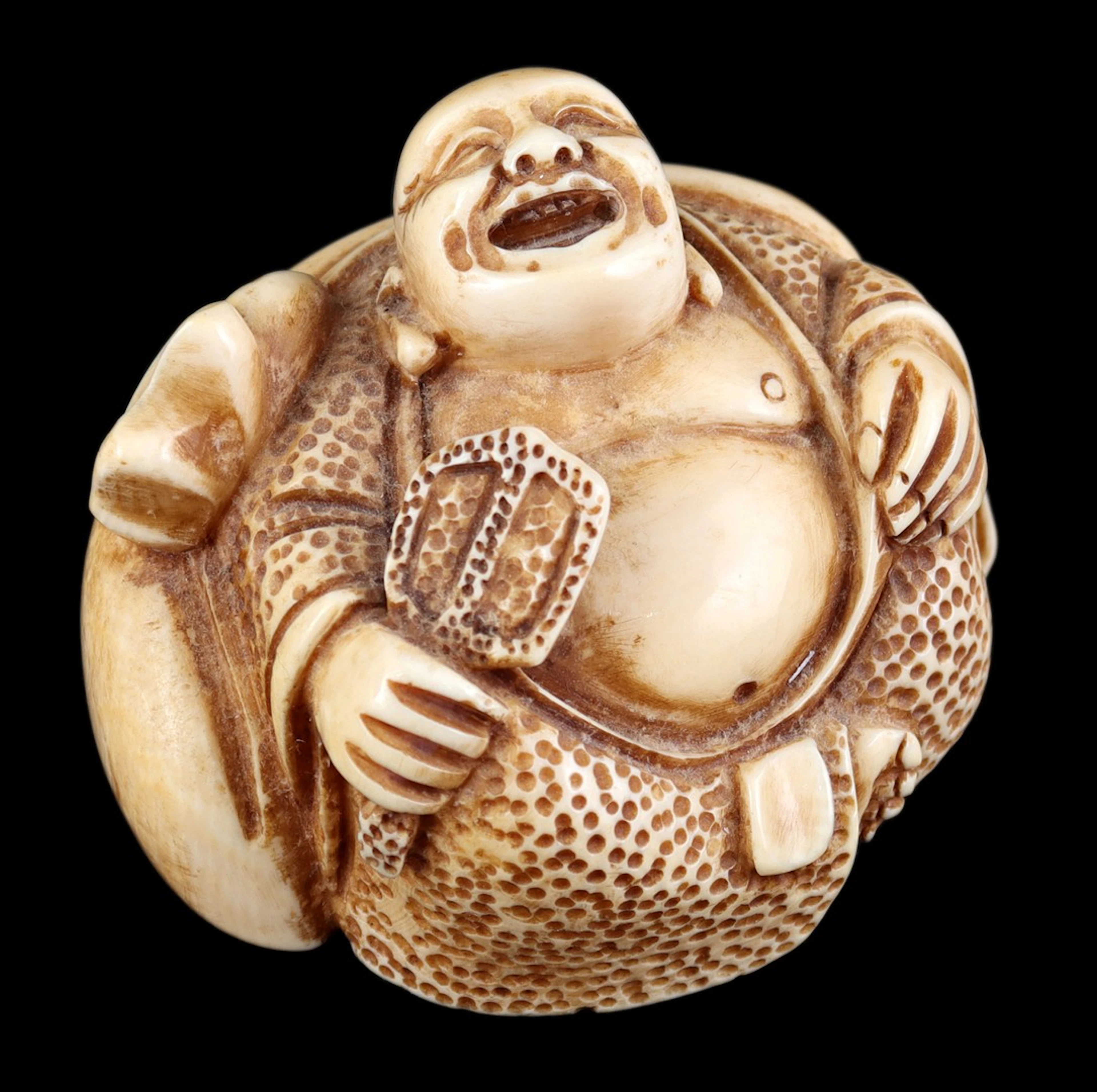 Rijk gestoken gesigneerde netsuke van een zittende...