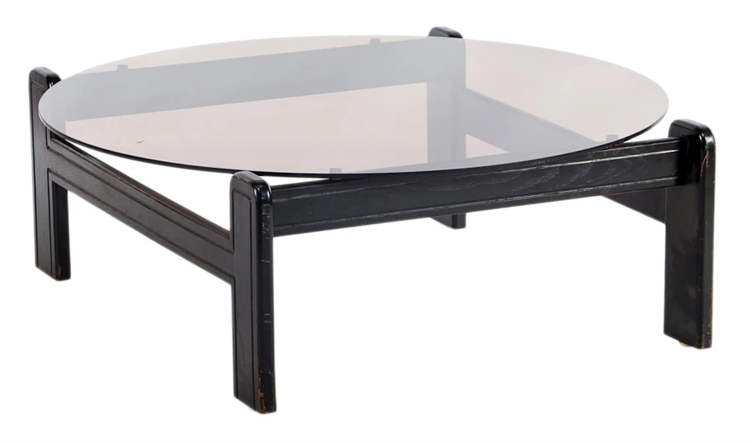 Gezwart eiken salontafel met rookglazen blad