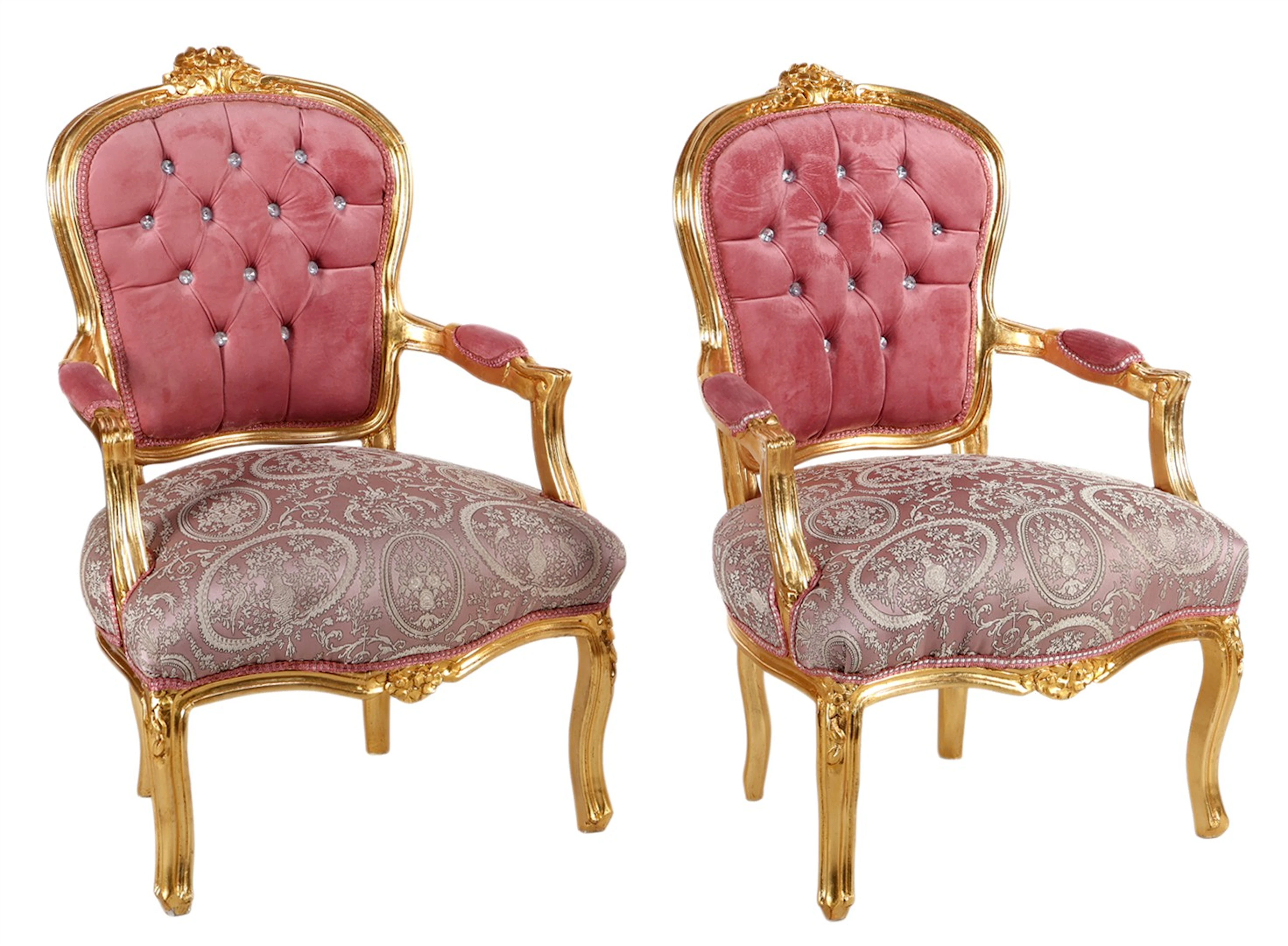 2 klassieke armstoelen met bewerkt goudkleurig frame en roze stoffering