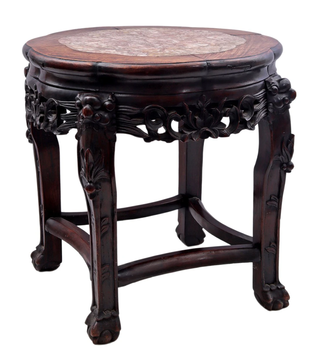 Teakhouten plantentafel met oosters gestoken decor en marmeren blad
