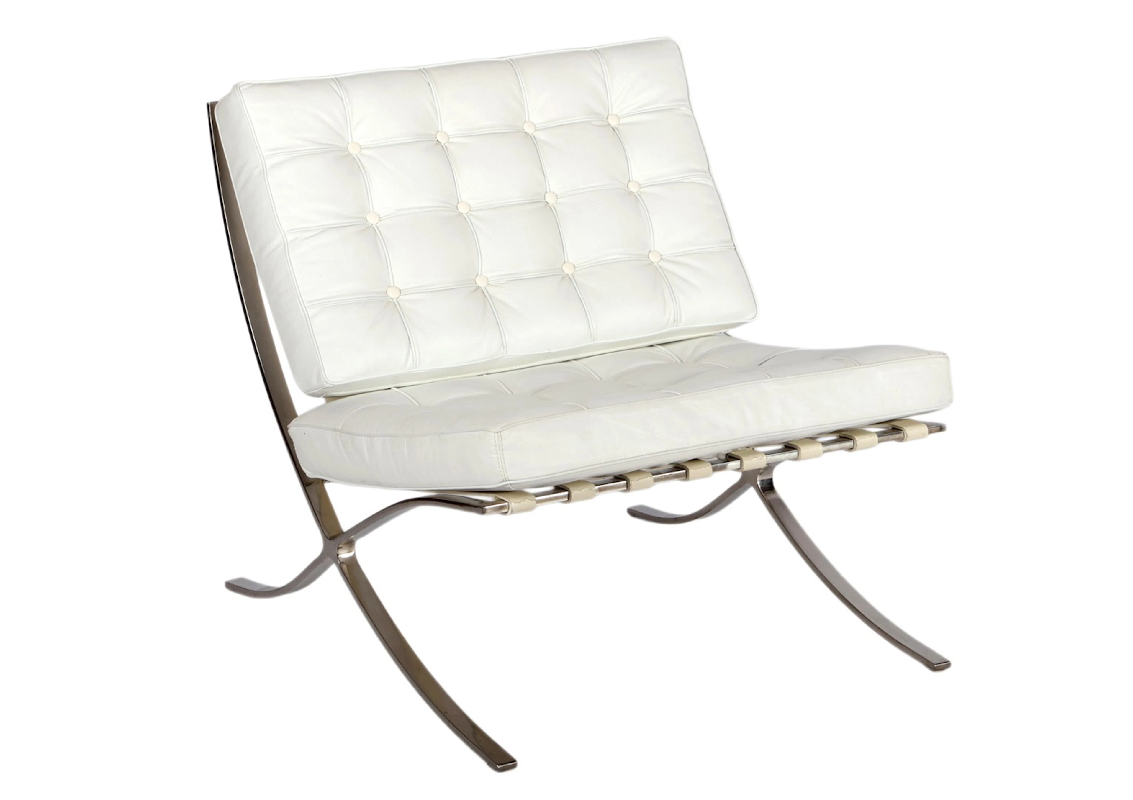 Verchroomd metalen loungestoel met wit lederen kussens in...