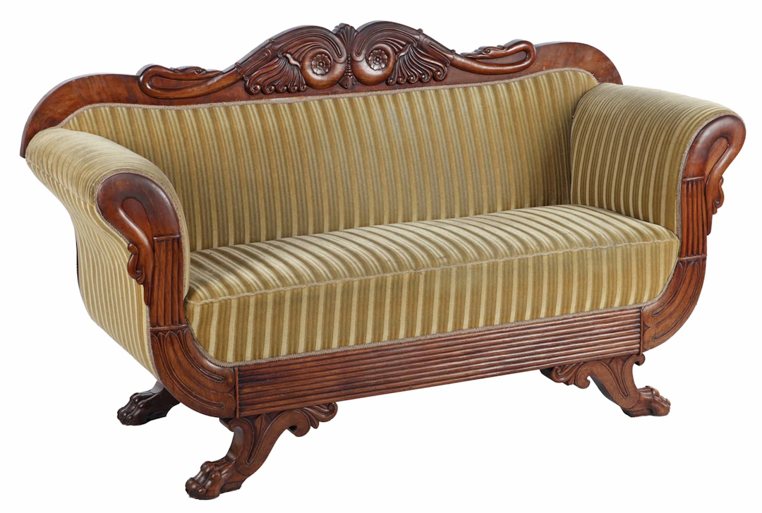 Noten Biedermeier bank met rijk steekwerk