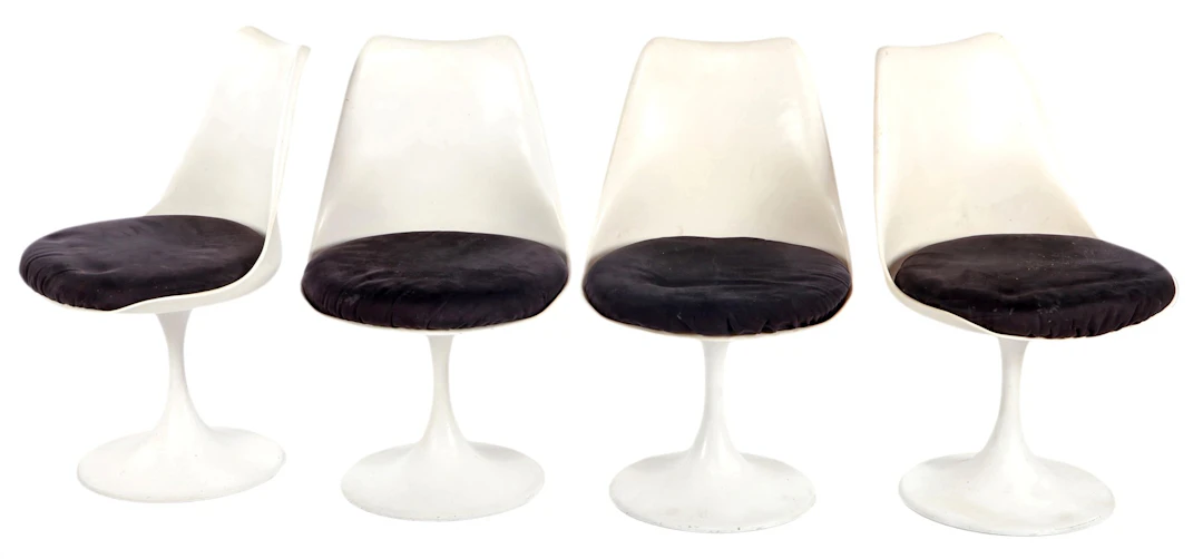 4 kunststof eetkamerstoelen in 'Tulip'-model