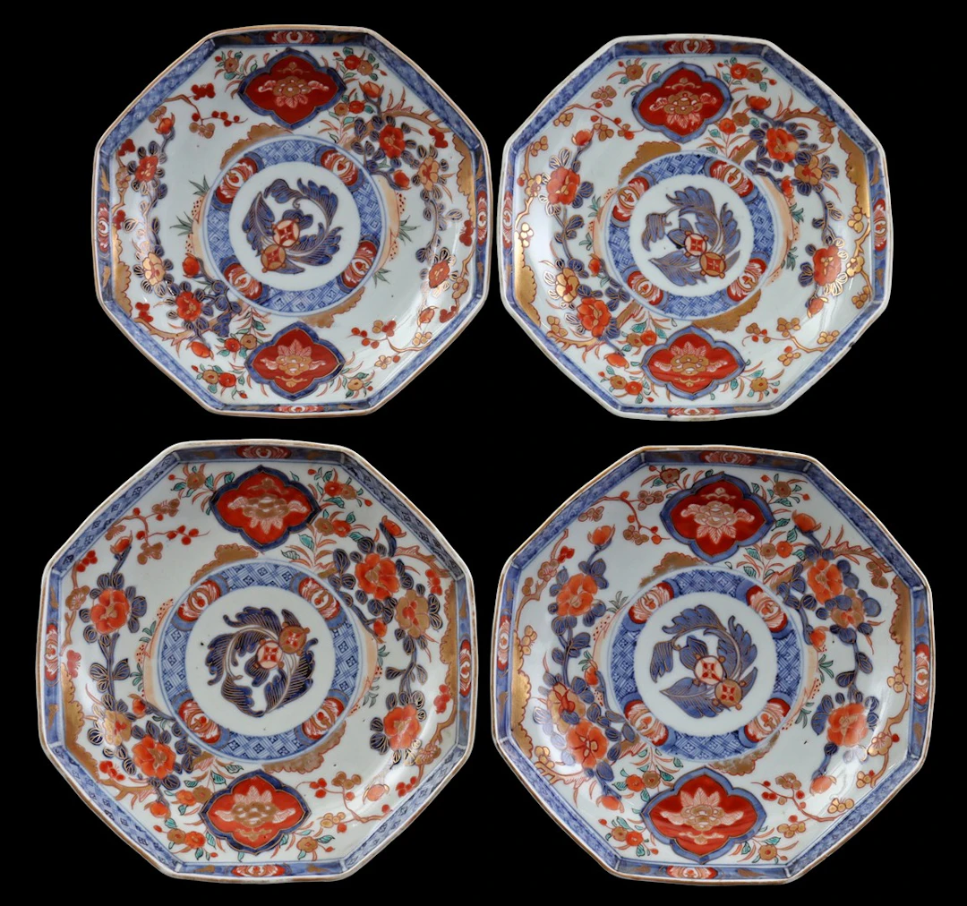 4 octogonale porseleinen Imari schotels met floraal decor