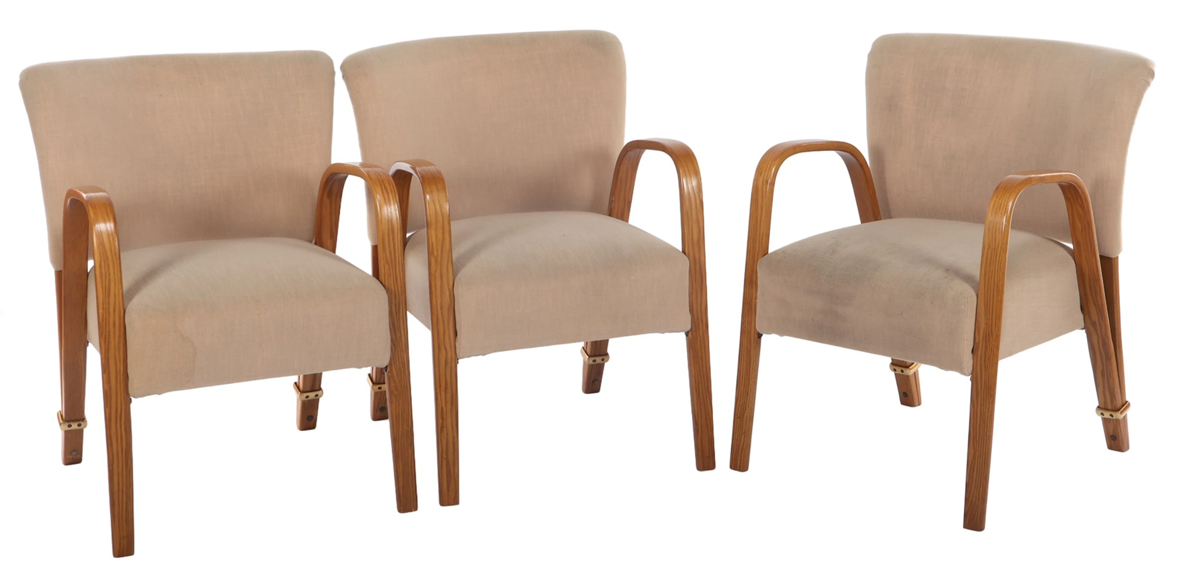 3 gebogen essenhouten loungestoelen met zandkleurige stoffering