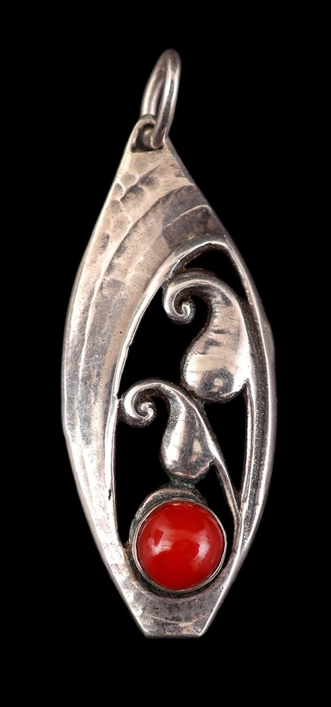 Ovale zilveren Art Deco hanger