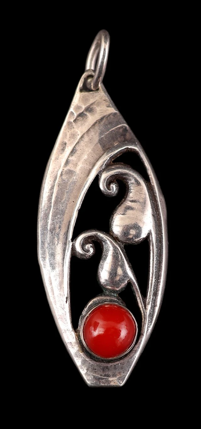 Ovale zilveren Art Deco hanger