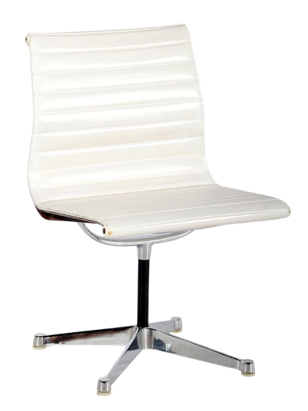 Aluminium draaistoel bekleed met wit kunstleder