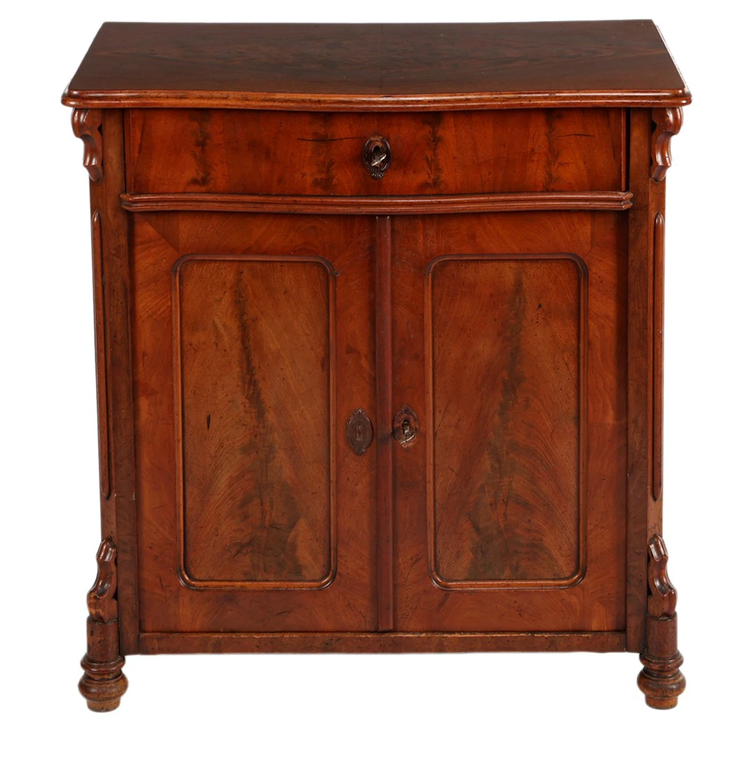 Biedermeier mahoniefineer 2-deurs penantkast met lade en staand op bolpoten