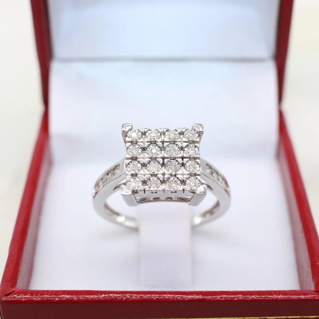DIAMOND CHECKERBOARD RING.