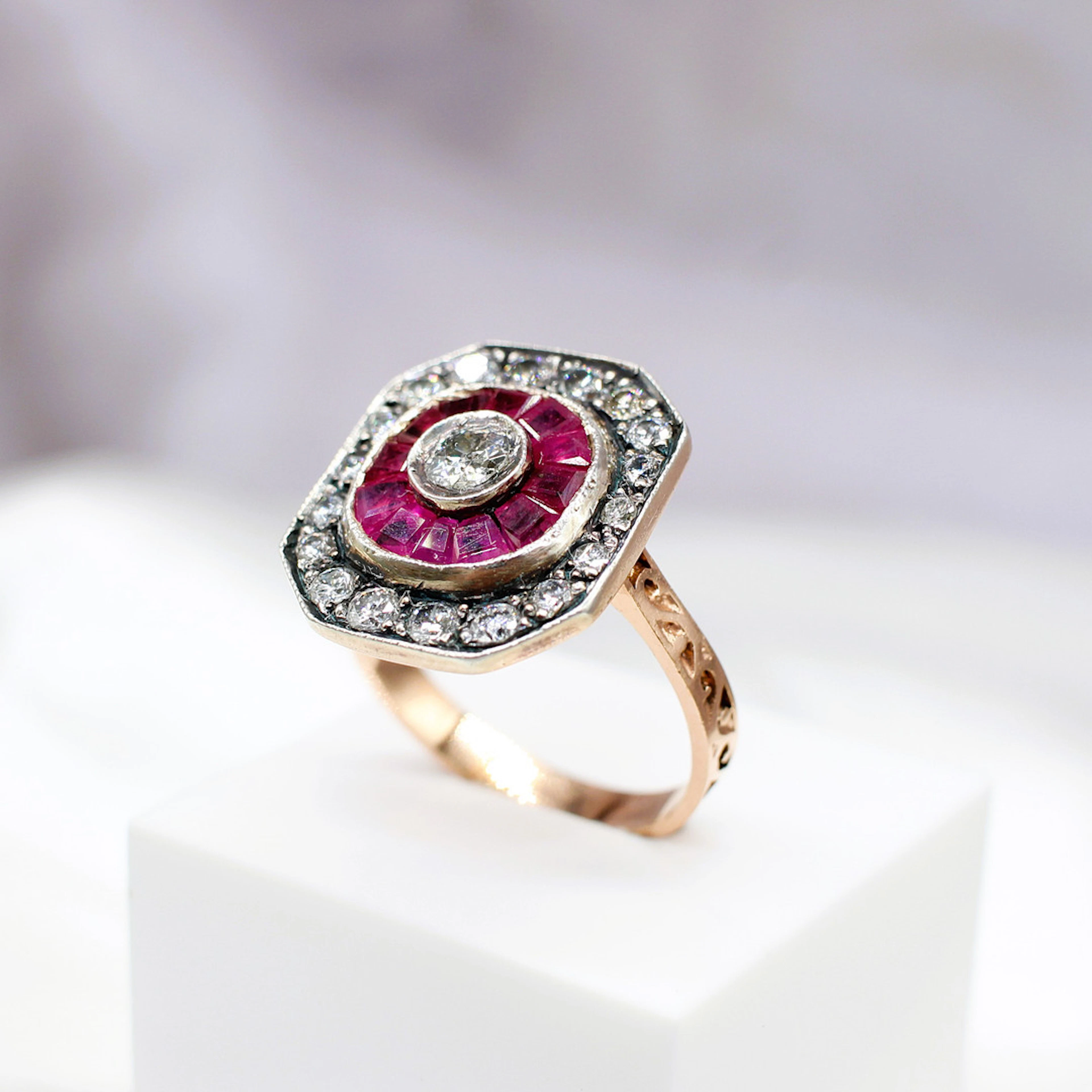 DIAMOND & RUBY RING.