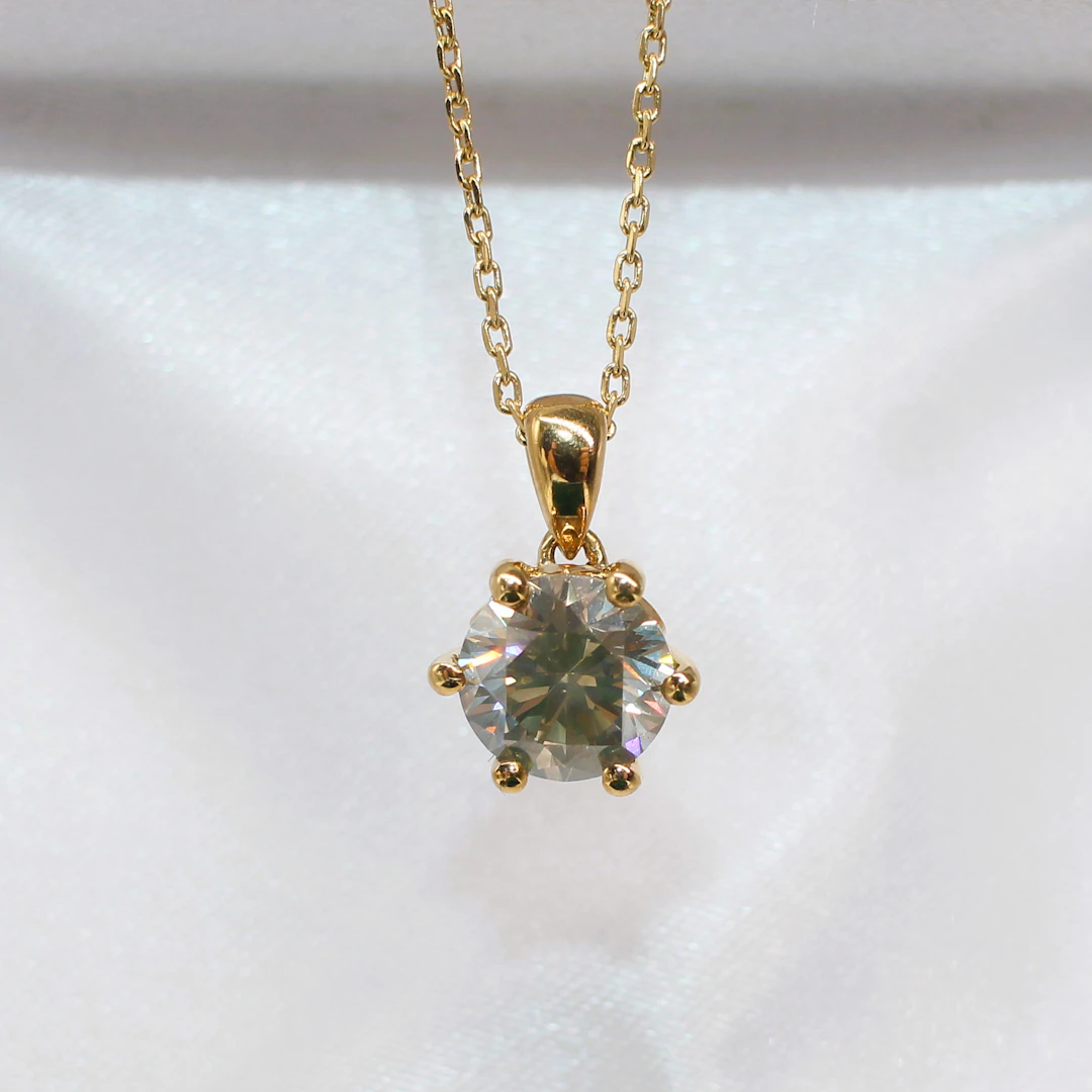 1.51CT DIAMOND SOLITAIRE NECKLACE.