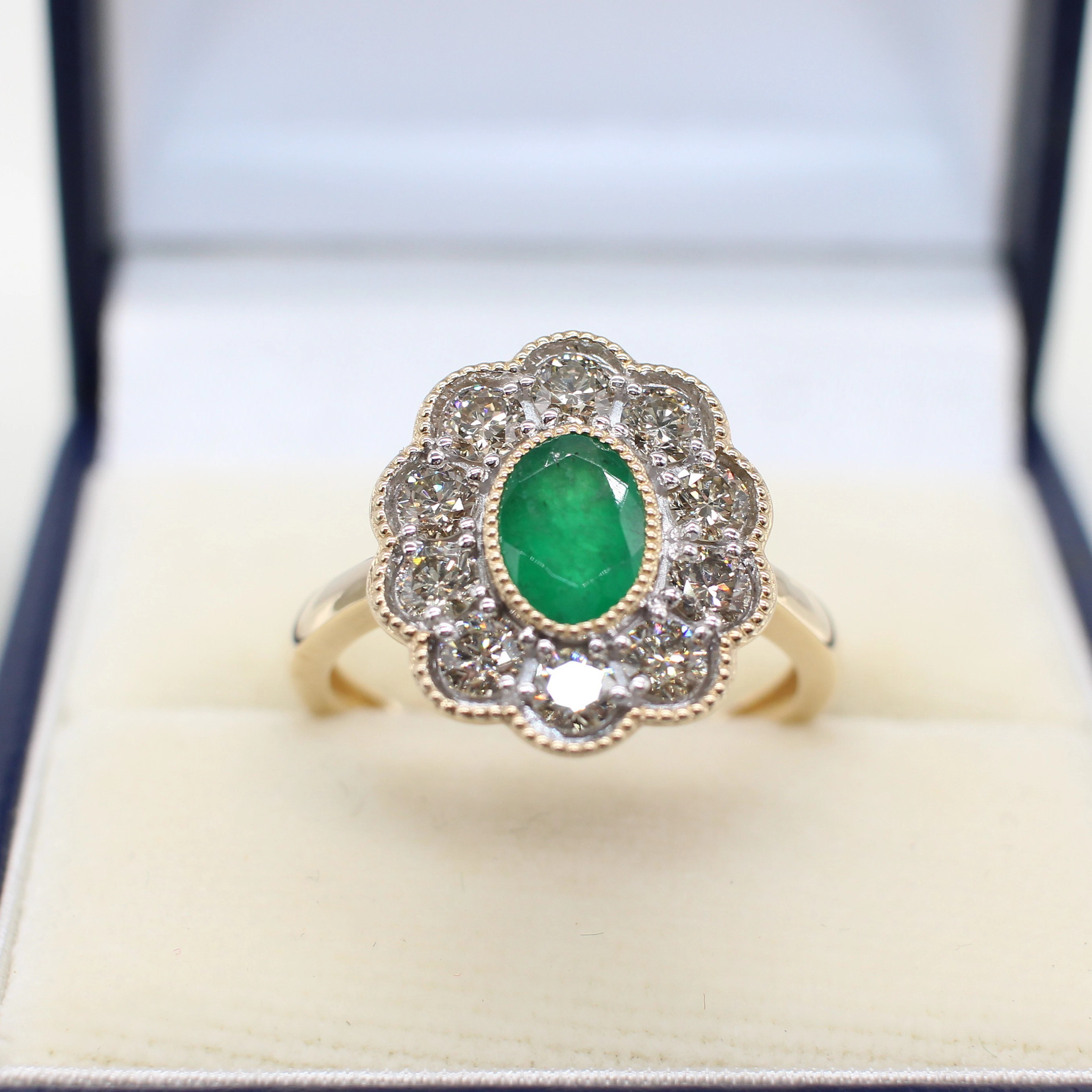 EMERALD & DIMOND RING.