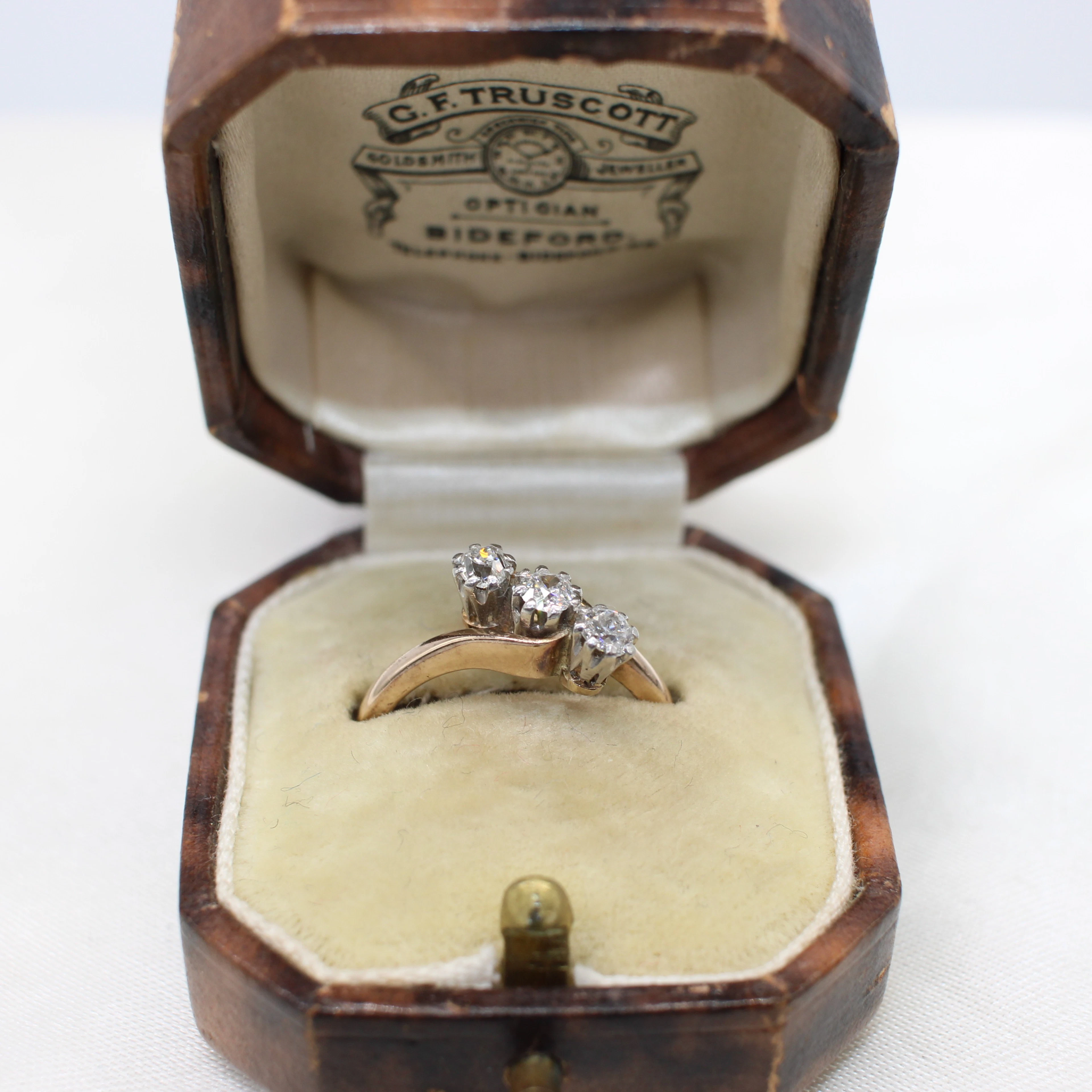 VINTAGE DIAMOND TRILOGY RING 0.58CT.