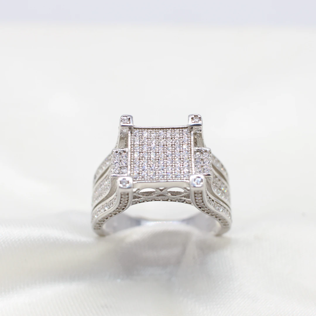 LARGE GEMSTONE DRESS RING.