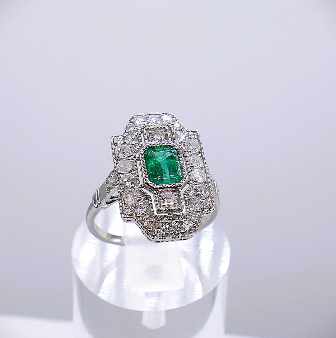PLATINUM ART DECO STYLE PANEL RING.