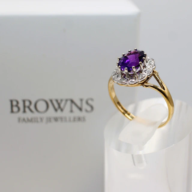 AMETHYST & DIAMOND RING.
