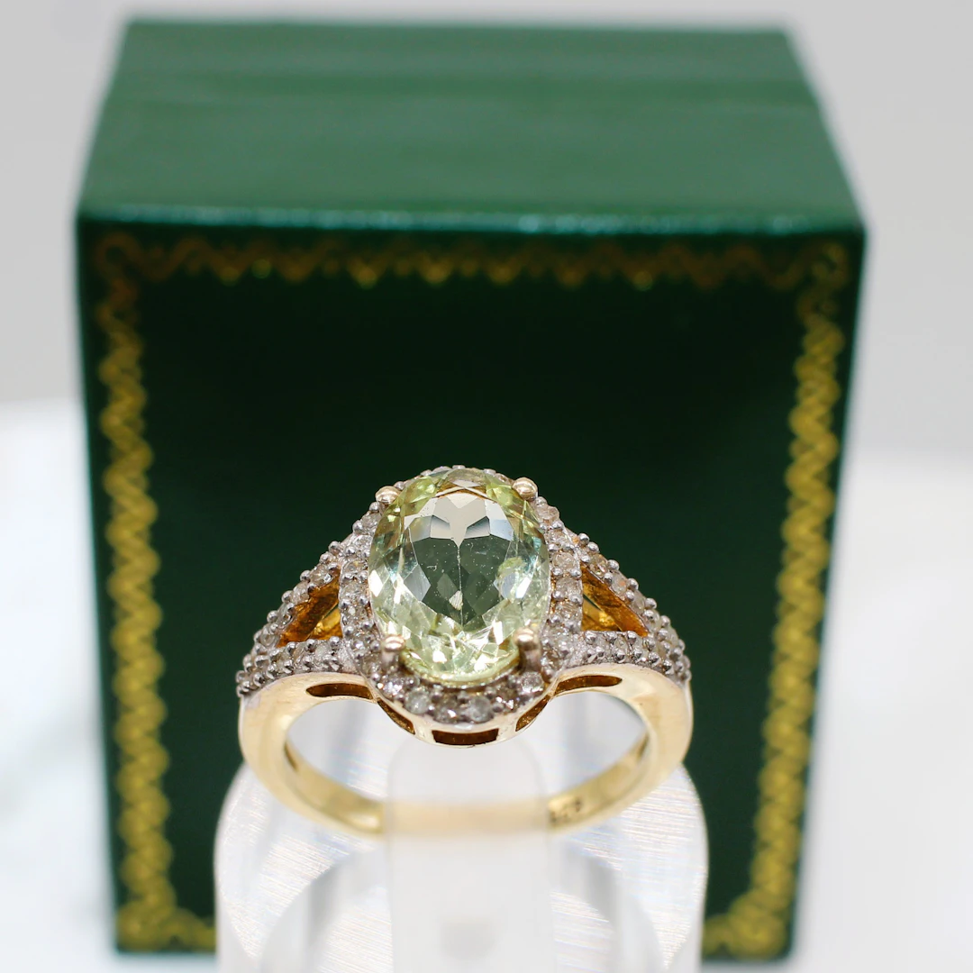 GREEN BERYL & DIAMOND RING.