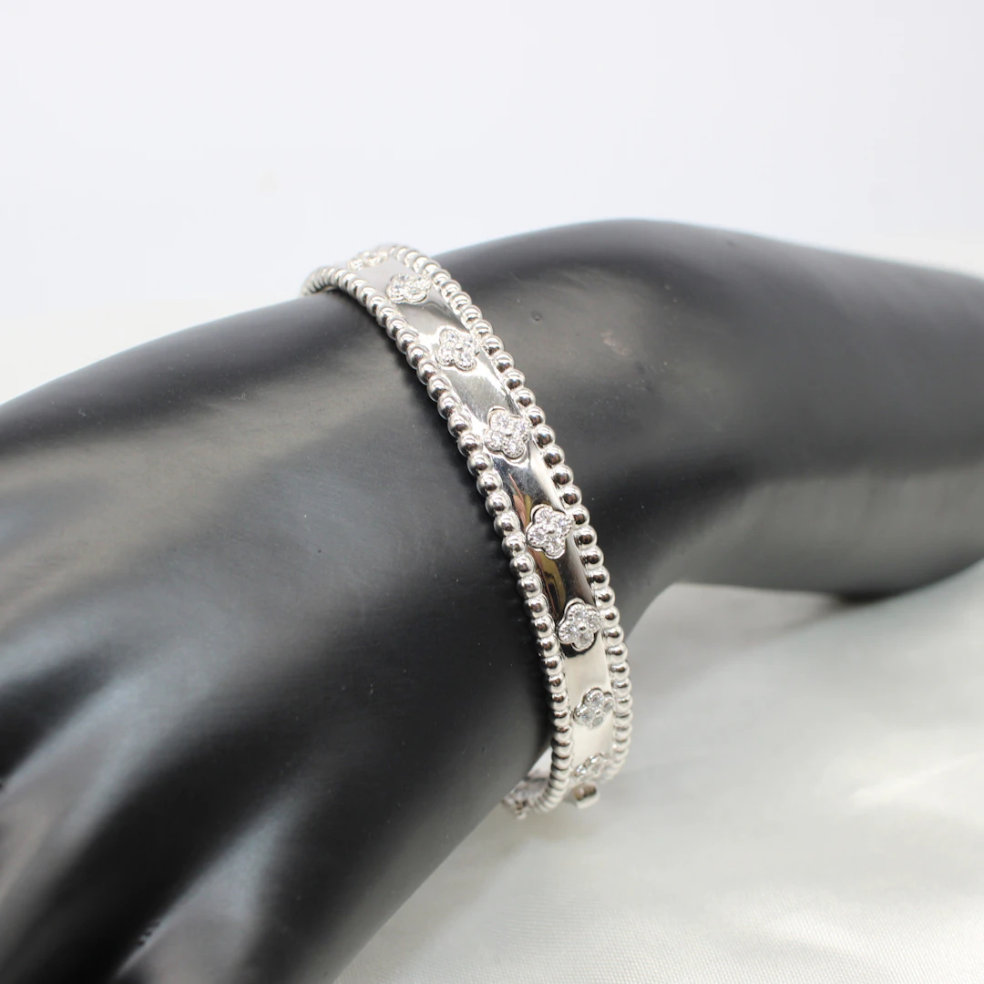 925 SILVER FLORAL EMBOSSED BRACELET.