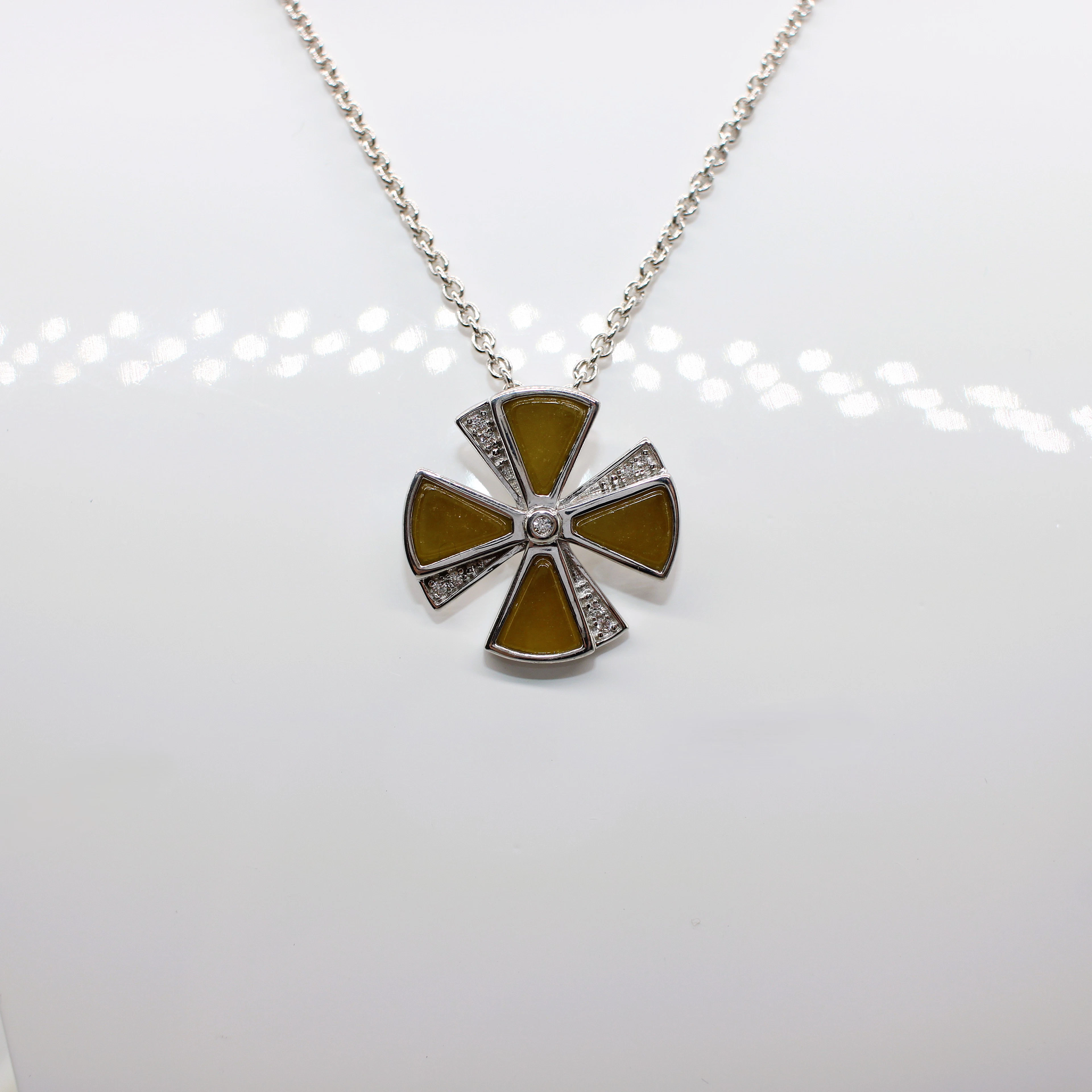YELLOW AGATE NECKLACE.