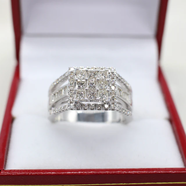 1.10CT WHITE GOLD DIAMOND PANEL RING.