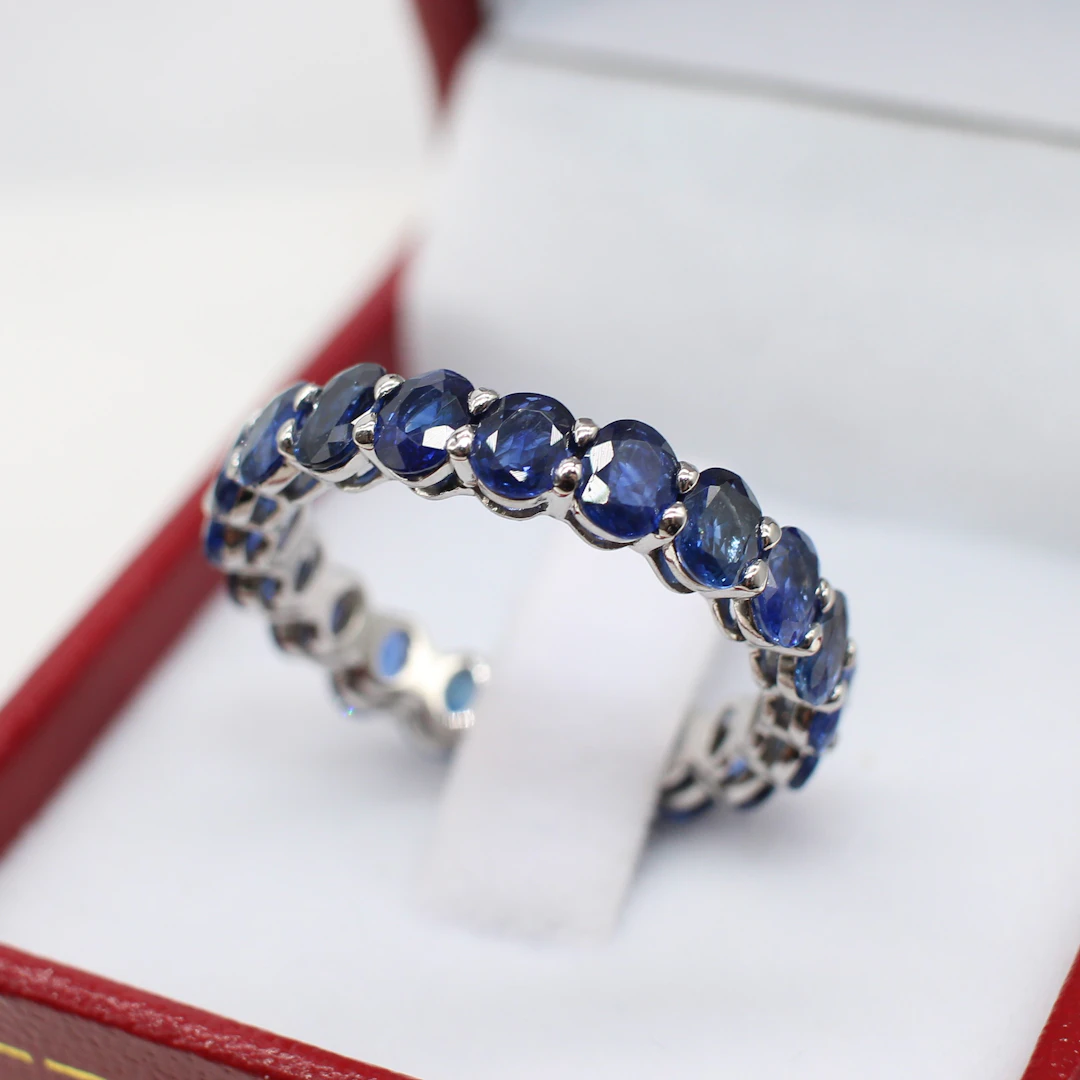 PLATINUM SAPPHIRE FULL ET RING.