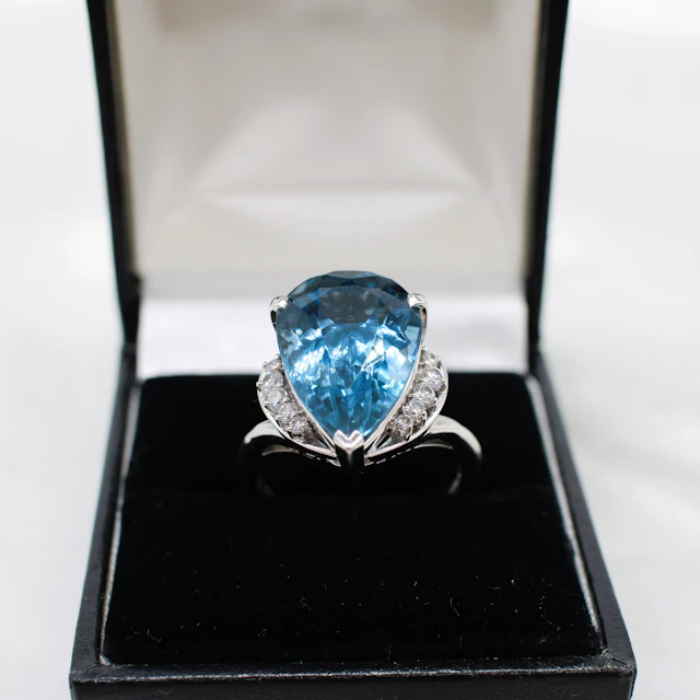 CERTIFIED LARGE TOPAZ & DIAMOND RING.