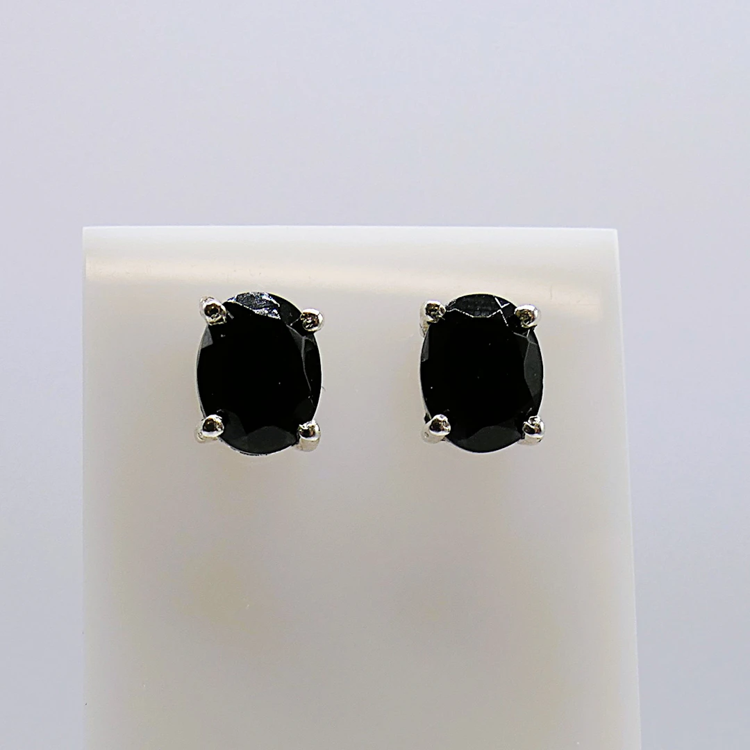 PAIR OF OVAL BLACK ONYX STUDS.