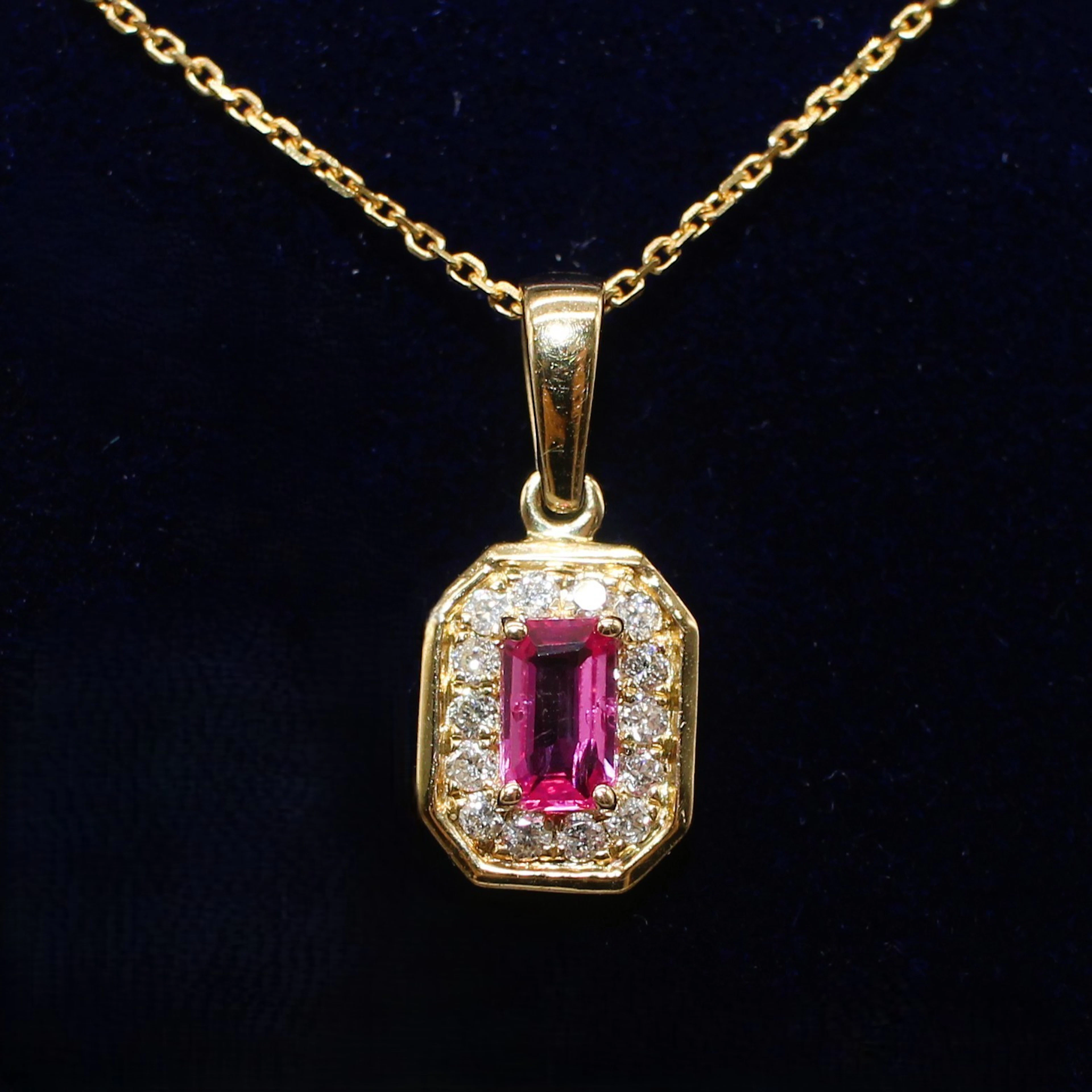 PINK SAPPHIRE & DIAMOND CLUSTER NECKLACE.