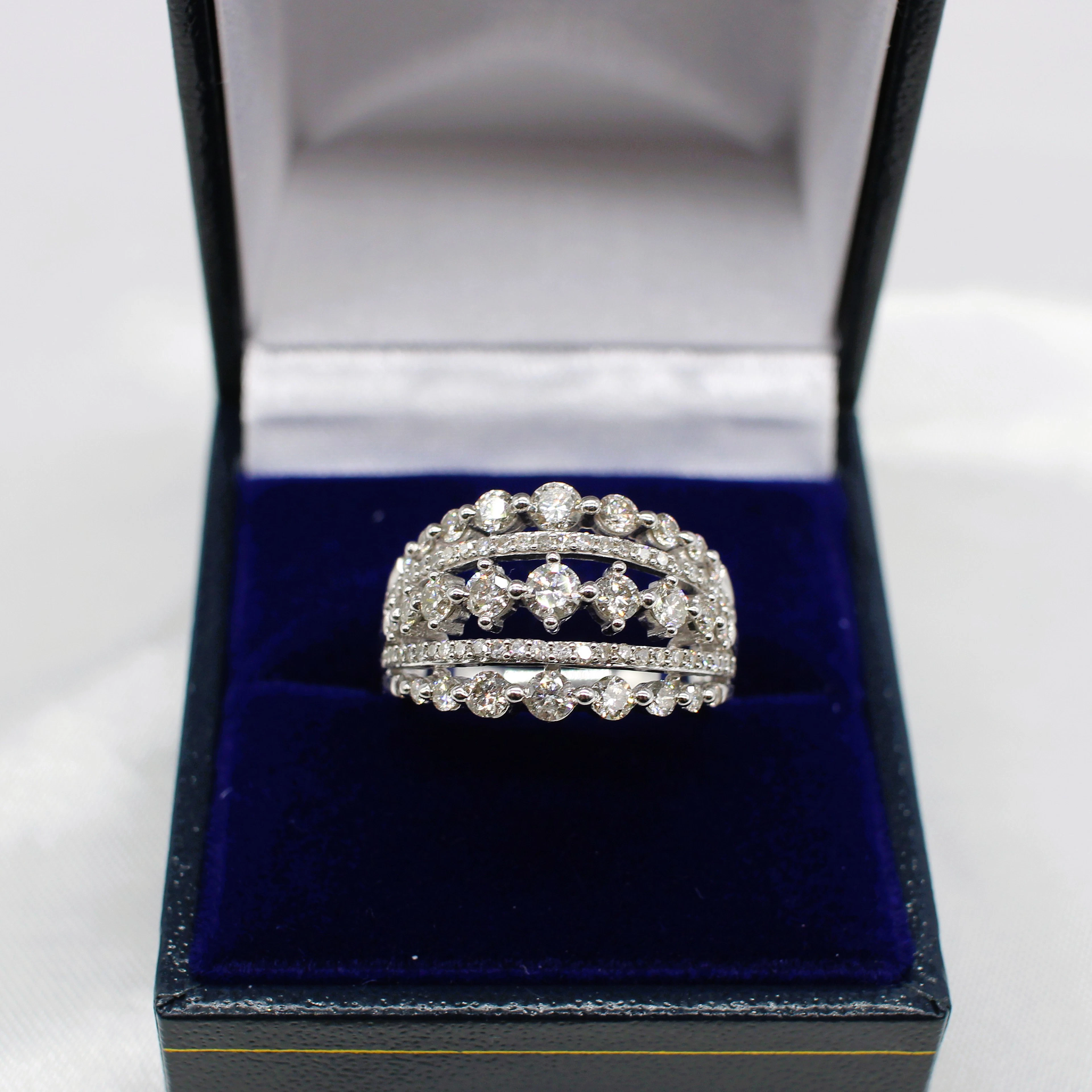 IMPRESSIVE DIAMOND CLUSTER RING 1.50CT.
