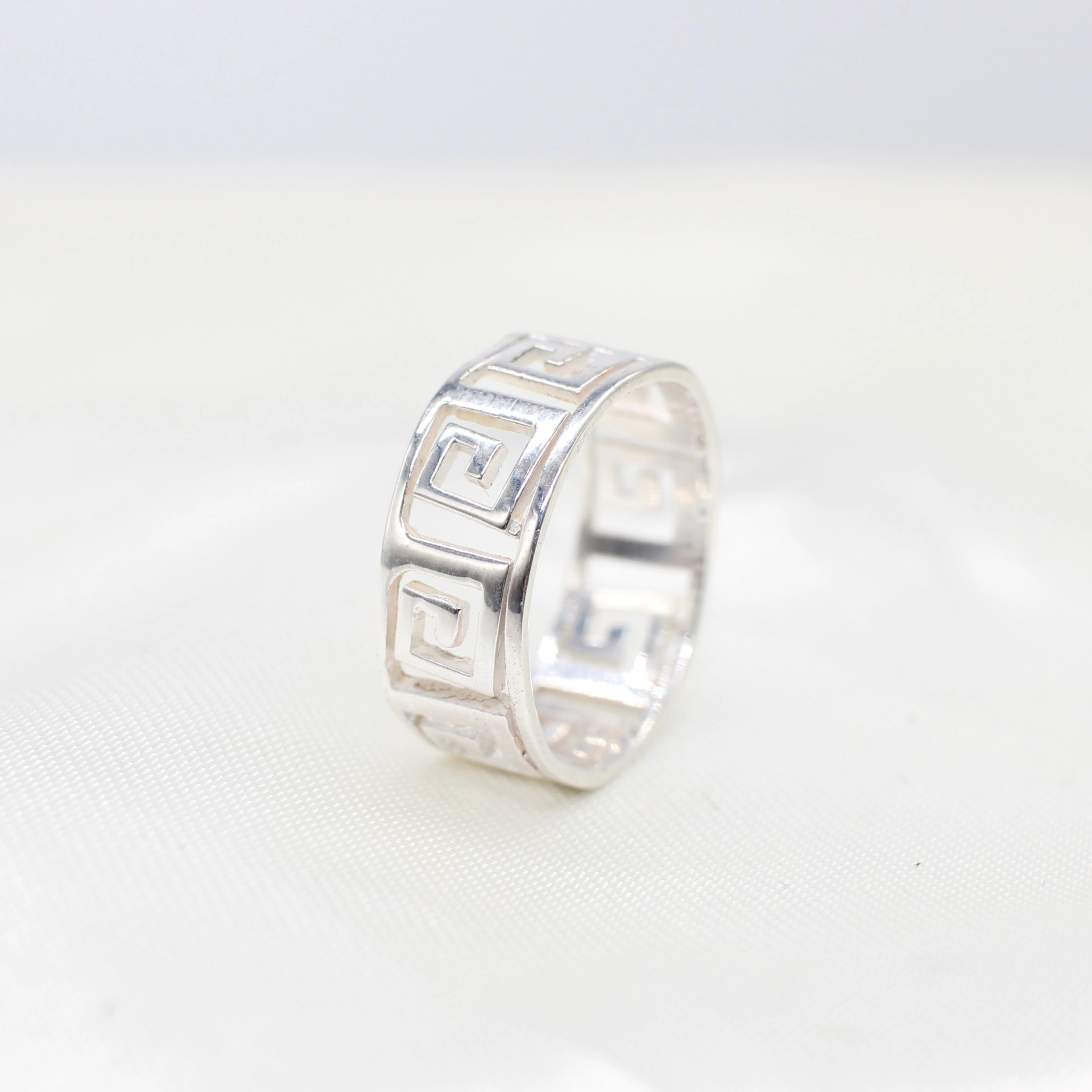 GRECO STYLE SILVER PATTERN RING.