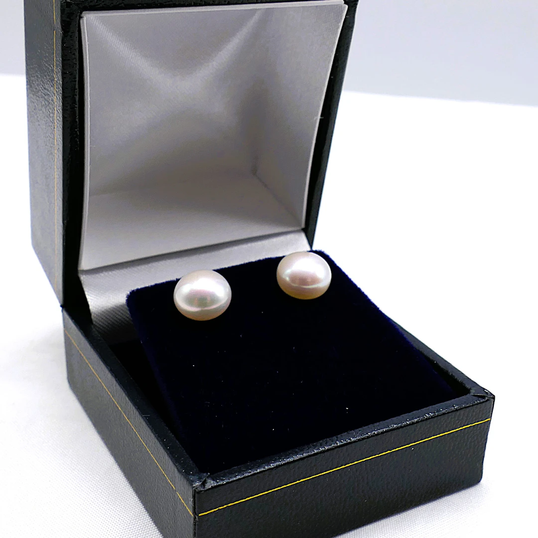 CULTURED PEARL STUDS.