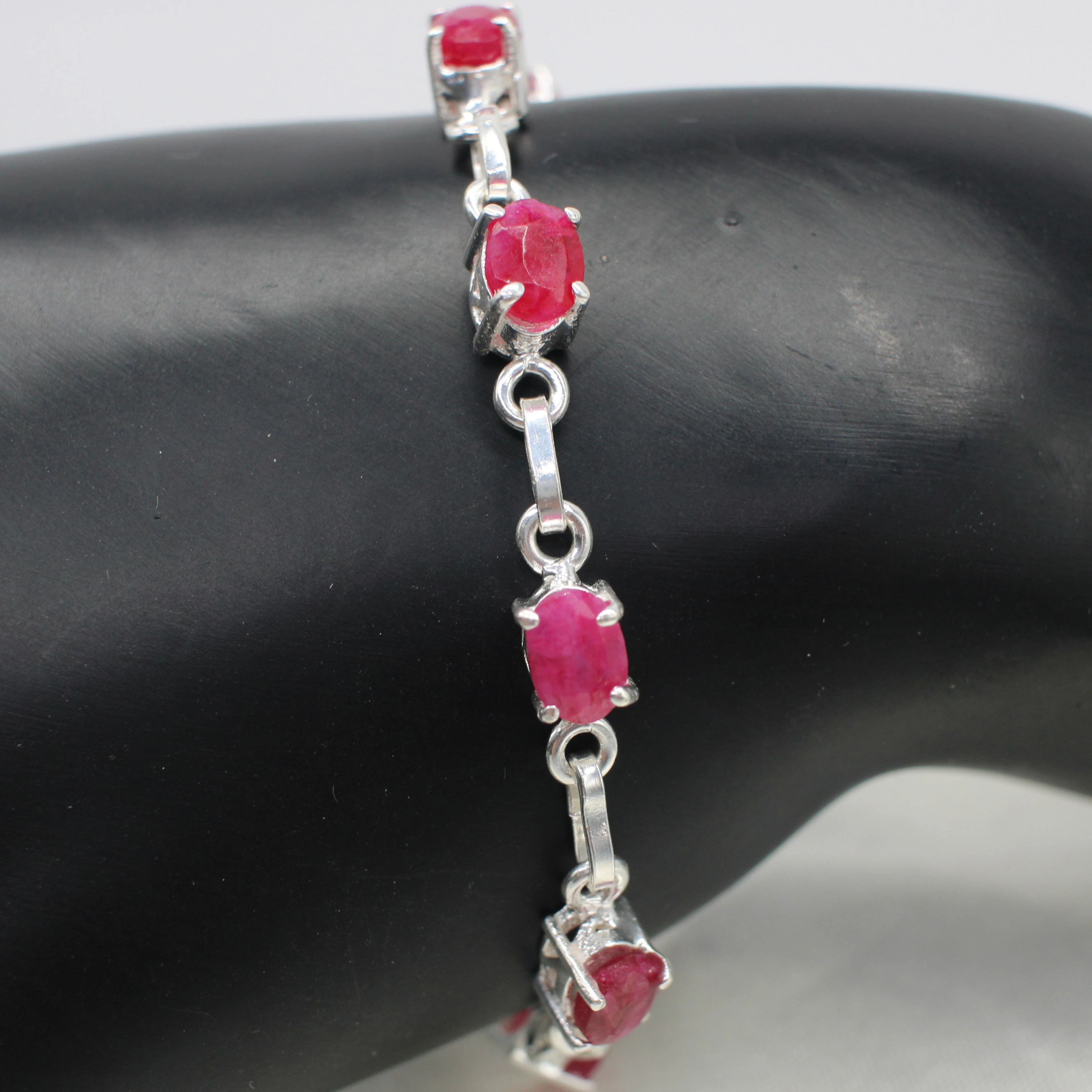 RUBY SET SILVER BRACELET.
