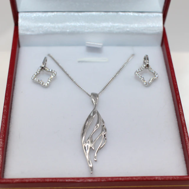 SILVER & CUBIC ZIRCONIA NECKLACE & EARRING SUITE.