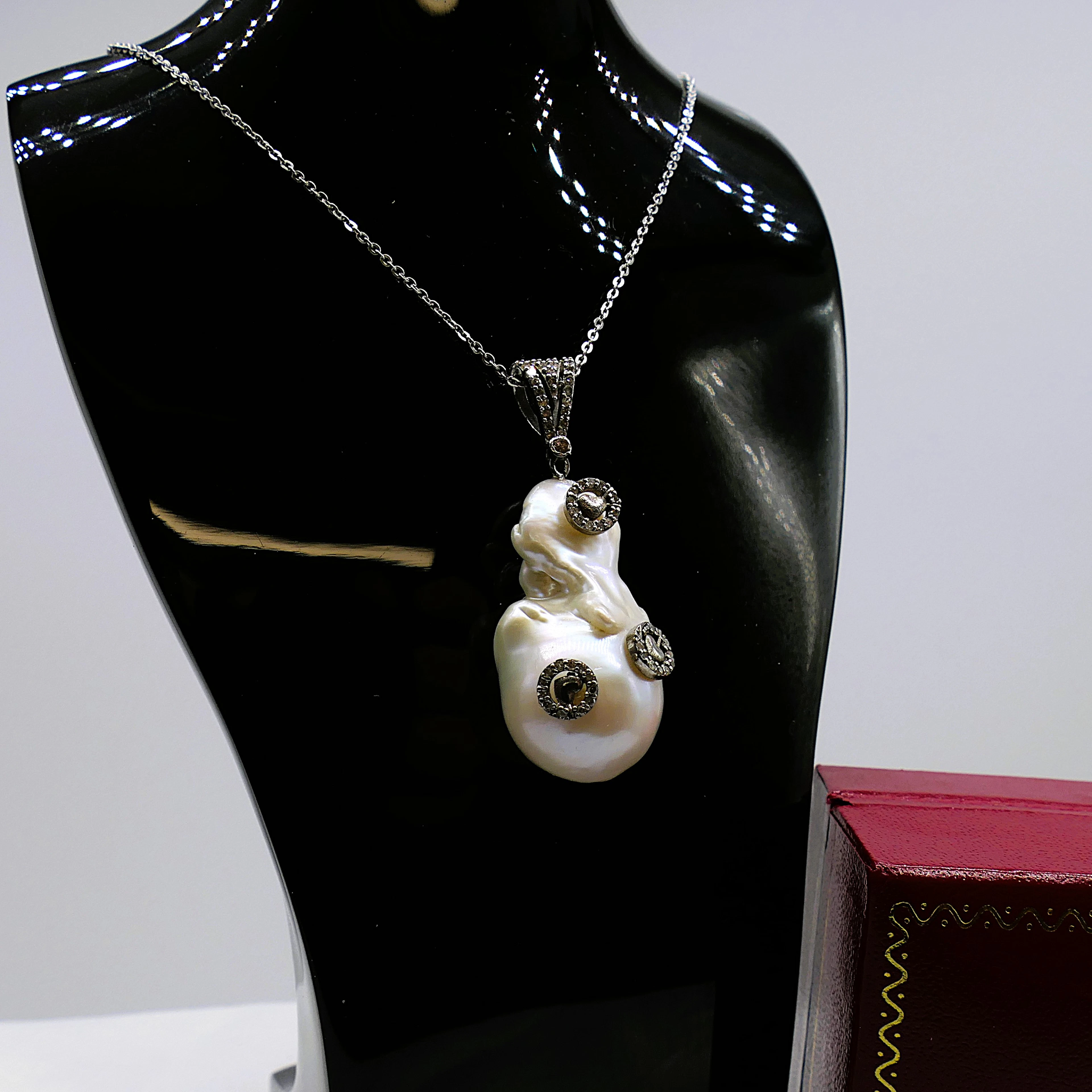 BAROQUE PEARL DIAMOND SET PENDANT.