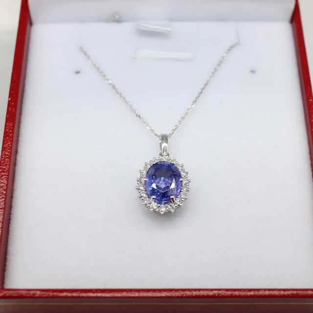 TANZANITE & DIAMOND NECKLACE.